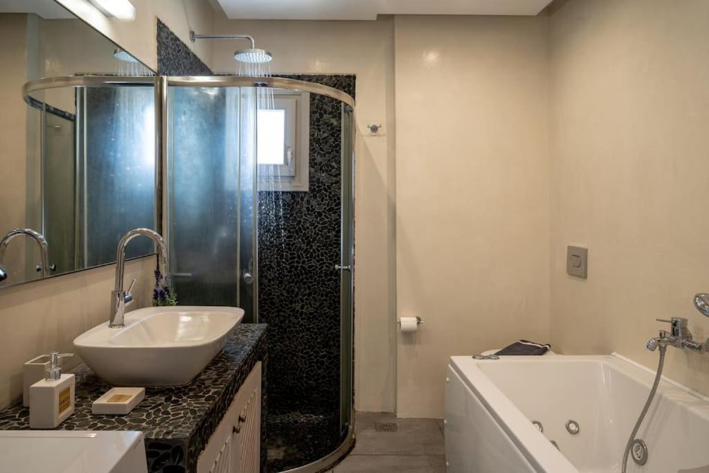 In The Heart Of Fira & Free Pool - Nychteri Suite Fira (Santorini) Exterior foto